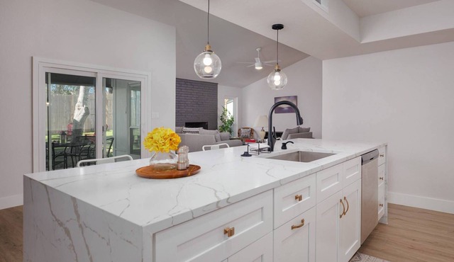 New! Welcome to Abbey Rd - Family Friendly, Nice Neighborhood, Convenient Location, FirePit