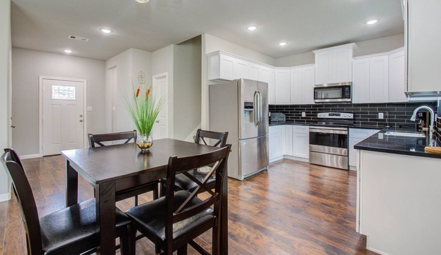NEW! Welcoming Texas City Home ~ 6 Mi to Beach!