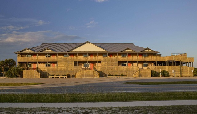 NEW Wellness Focused Adult Only Boutique Hotel - Premium Suite w Gas Fireplace