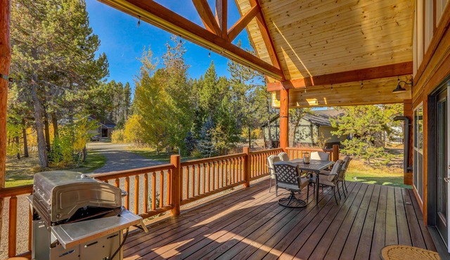 New - White Fir Adventures - Hot tub - Pet Friendly - Fire pit - Ample parking - Sleeps 10