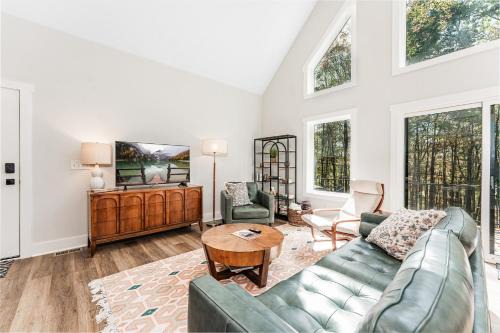 New Wintervue Home With Fireplace - Pet Friendly