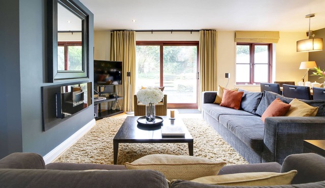 New with special offers-Sunflower Cottage, sleeps 6 + dogs + use of facilities n