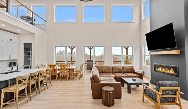 NEW with VIEWS Modern 4BR w Hot Tub, Fire Pit, Game Room, Near New River!