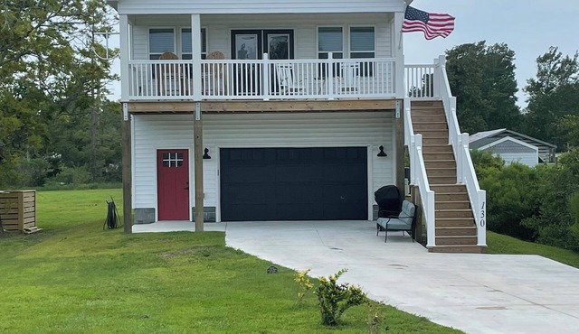 New with Water Views, Pet Friendly, 5 minutes from Historic Beaufort Waterfront.