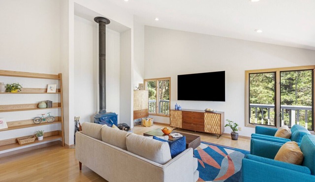 NEW! Woodside Retreat: Gorgeous Views & Hot Tub