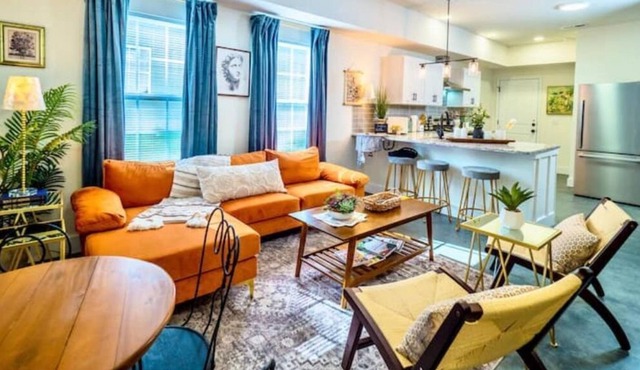 𝔑𝔢𝔴 𝔚𝔬𝔯𝔩𝔡 Entire townhome near MALL