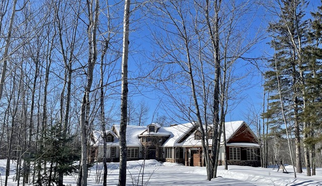 NEW! Wynne Ridge Estate - Ski Lights and Solitude Await!