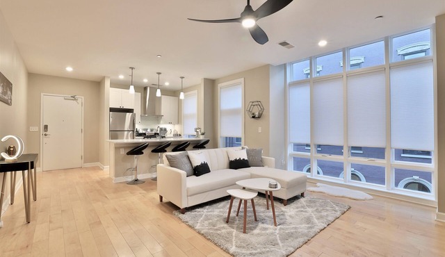 *New* XquisiteMidCenturyM0d~ Condo *OTR* w/Parking