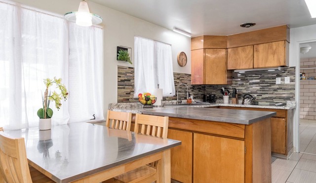 New year discount! Close to i70. Fireplace & grill.