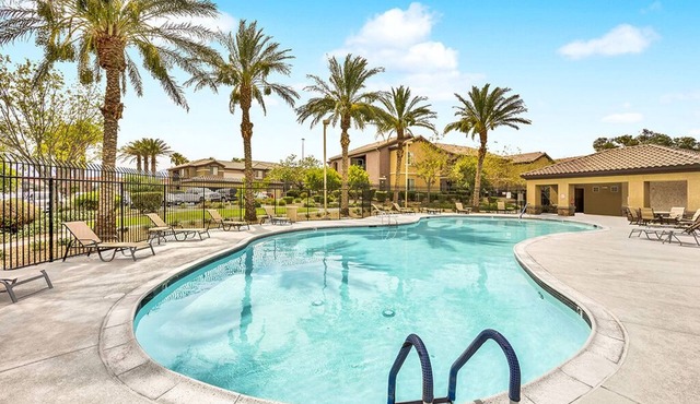 New Year’s Bonus! 100 Off first 30 days Etrax Large 1bed Condo centennial Hills!