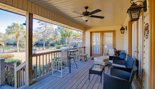New Years Open @ Pirate Cove, Waterfront Home, Boat Dock, Campfire Fun, Covered Porch