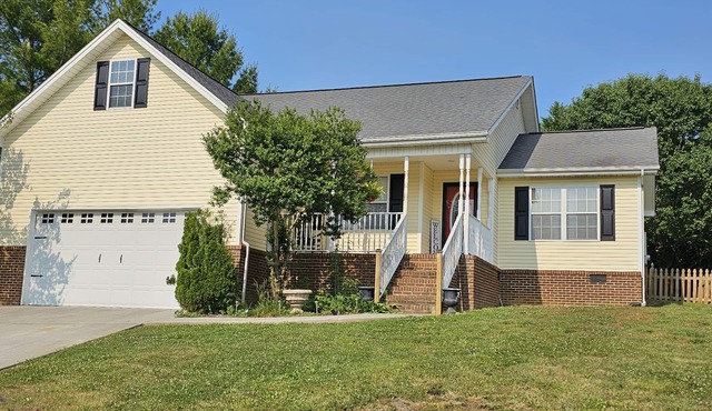 NEW Yellow Brookstone Villa Relaxing Escape Close Venues & Norris Watershed Hike