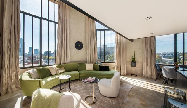New York Style Apt in Iconic Prahran Central