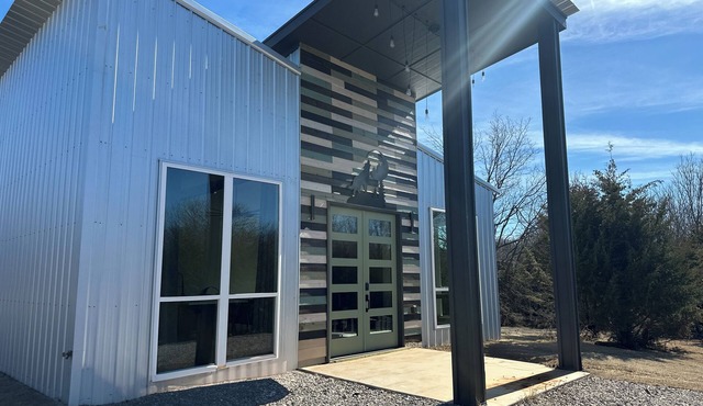 New Yote Cabin with Pool Table & Fireplace, 18 Minutes South of Norman