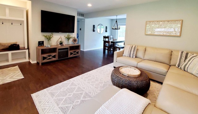 *New* Your Charming Clarkston Home Away From Home