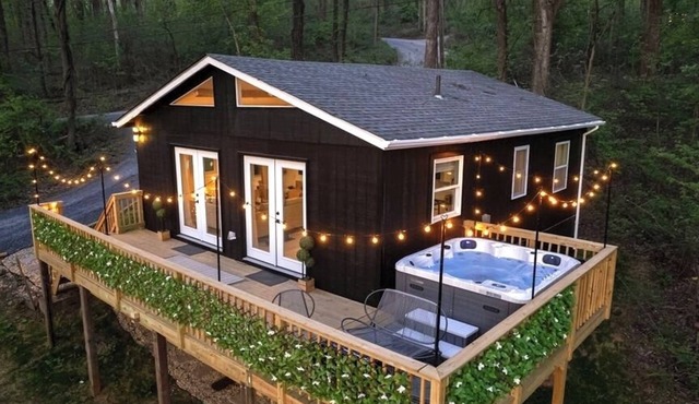 NEW Zen Cabin in the Clouds . Hot Tub, Wineries, Skyline