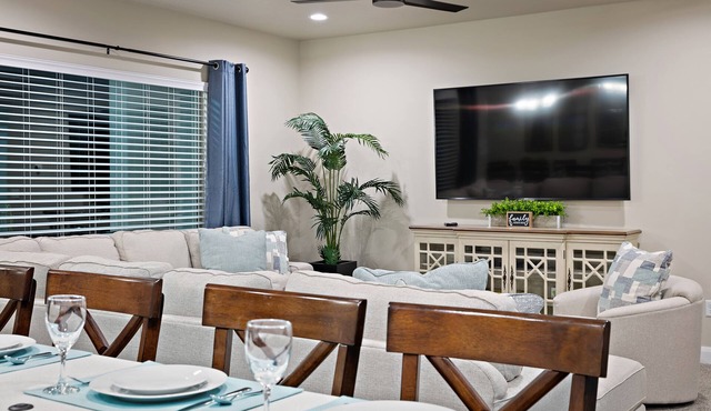 NEW! Zions Village Luxurious Rental 7 Bedroom/6 Bath w/private hot tub