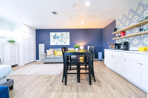 NEW5 LUXURYSTUDIO Nr DISNEY PETSOKprivENTRY