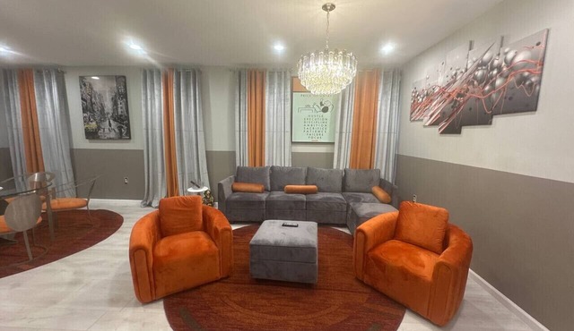 Newark Airport/Prudential center/NYC suites modern