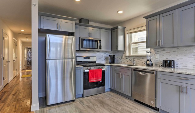 Newark Apartment ~ 5 Mi to Turtle Back Zoo!