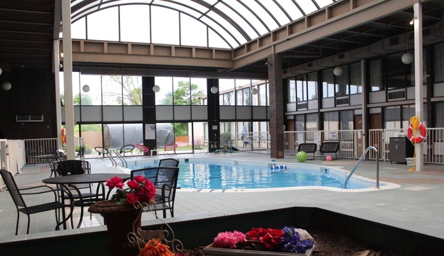 Newark Garden Finger Lakes Hotel