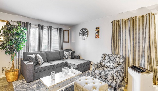 Newark Home w/Deck & Fire Pit, 16 Mi to NYC!