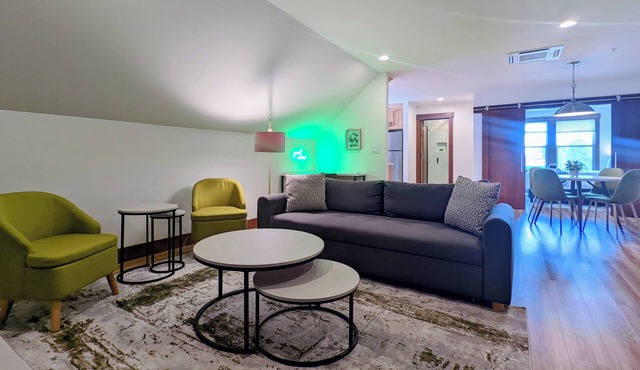 Newberg Wine Country Suites: Gris Room