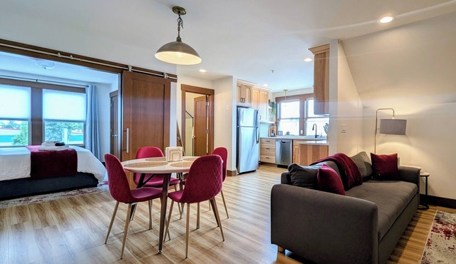 Newberg Wine Country Suites: Noir Room