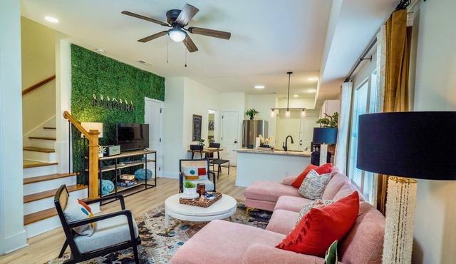 𝔑𝔢𝔴𝔹𝕆𝕄| Two Townhomes in Hamilton Place| Near Mall