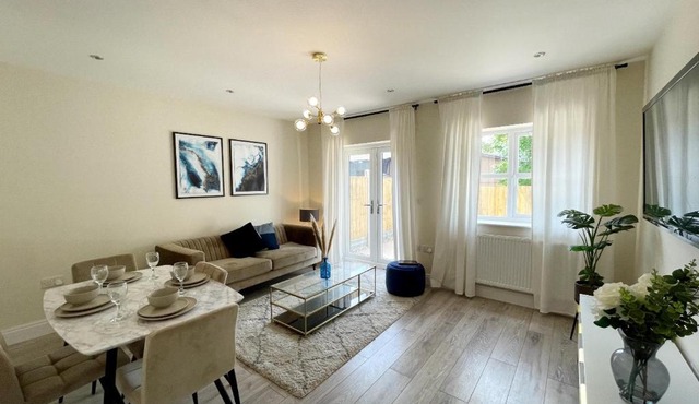 Newbuild, 3 Bedroom house with free parking