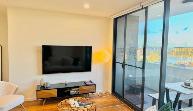 Newcastle Harbour View, 2 Bed, 2 Bath, Free Parking