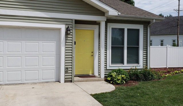 Newer 2 bedroom 1 bath with attached garage and free washer/dryer in a great loc