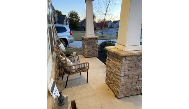 Newer 3 Bedroom, Office, +Yoga Room, Fireplaces