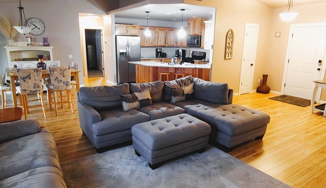 Newer Beautiful Spacious Home, 3 bed/2 bath.