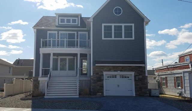 Newer Construction-Bring your whole family and relax!