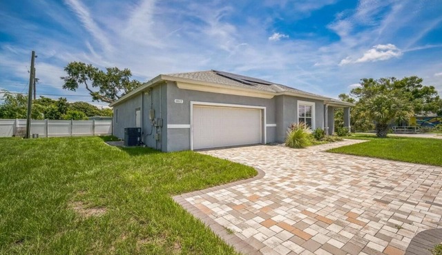 Newer Construction Home in Port Richey, High Ceilings Screened Lanai & Lake View