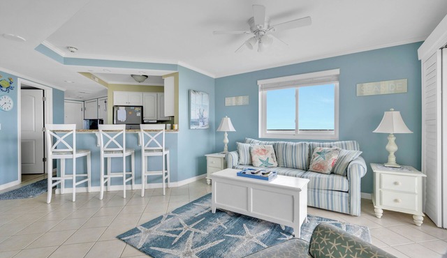 Newer construction. Walk to the Convention Center, dining, shops and the beach.