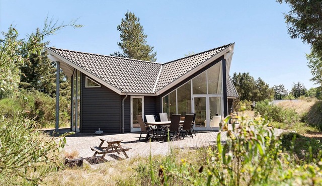 Newer cottage with 3 bedrooms and loft - 150m to the beach - hottub