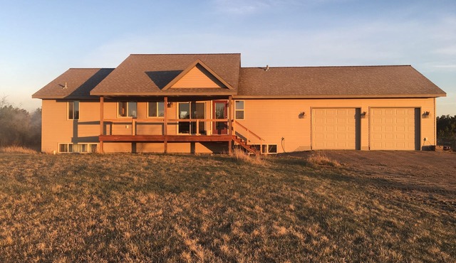 Newer Country Home 5 Minutes From Town