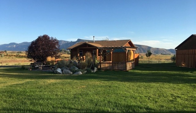 Newer Cozy Cabin; Private & Under 10 Minutes to Cody!