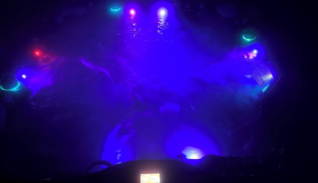 Newer Cozy Cottage w/Saltwater Spa!