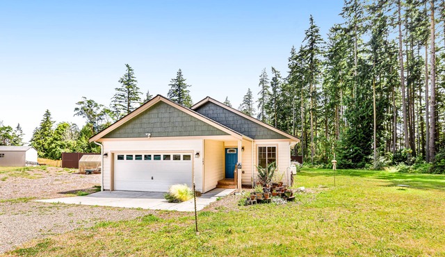 Newer, dog-friendly home at the forest's edge with patio & WiFi - near downtown