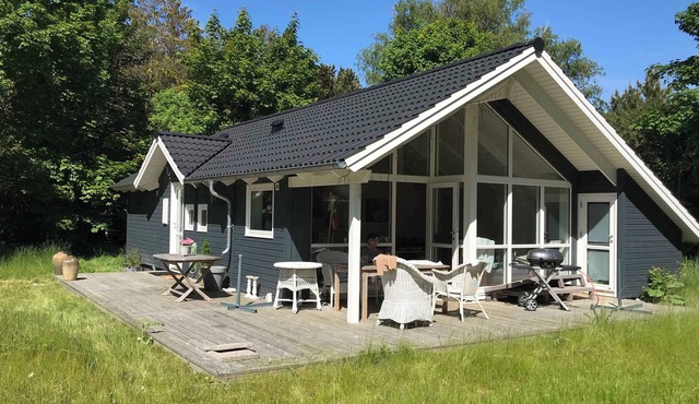 Newer holiday home in green surroundings