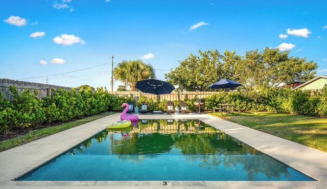 Newer Home - Heated Salt Pool - Fenced Yard - Parking - Full Kitchen - Laundry