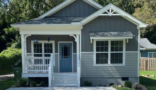 Newer home in historic Hendersonville. Near Asheville and Blue Ridge Parkway!