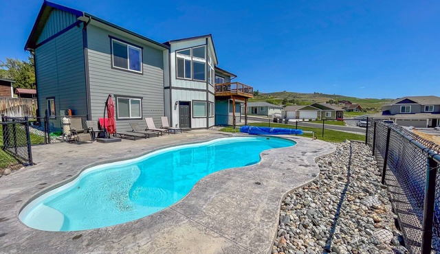 Newer Home With Amazing Lake Views, Heated Pool and Game Room. STR Permit #730.