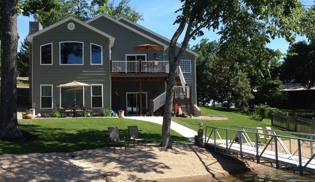 Newer home with beachfrontn