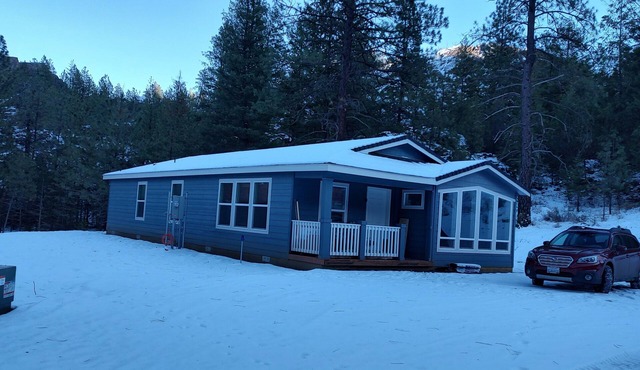 Newer manufactured home on acreage, RV hookup, 4 miles from free boat ramp.