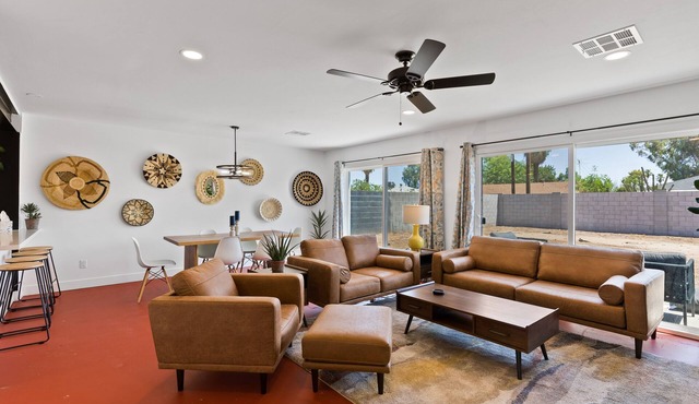 Newer, Modern, Work Friendly 2 Bedroom Condo near Downtown PHX