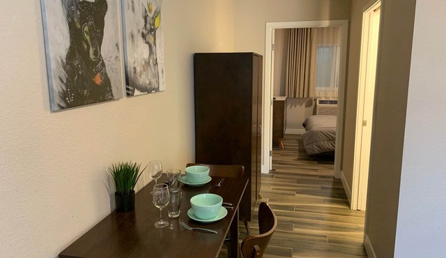 Newer private 1-bedroom apartment in Old Town